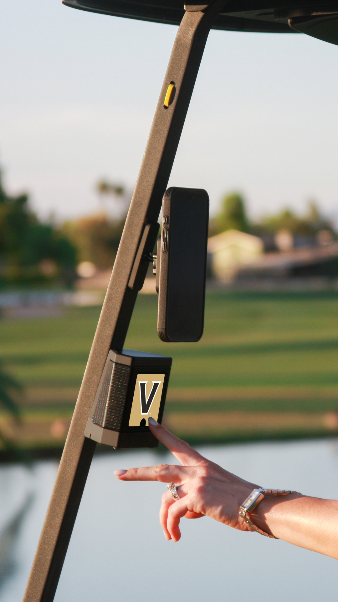 Vanderbilt DJ-10 Midnight Edition lifestyle